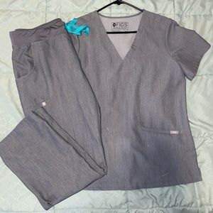 FIGS scrub set